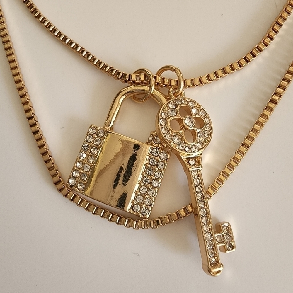 NEW‎ Gold Lock Rhinestone Embellished Key Layered Necklace - Picture 5 of 8